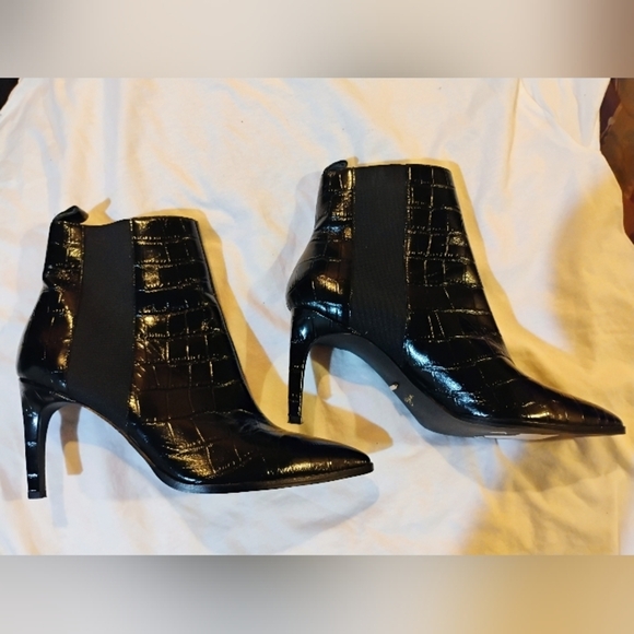 42 Gold Size 8 Black Croc-Embossed Ankle Boots - Picture 4 of 6